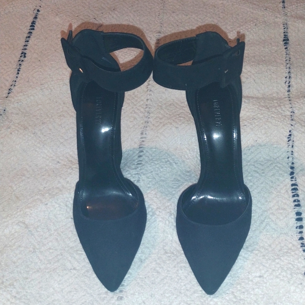 Black closed toed heels.